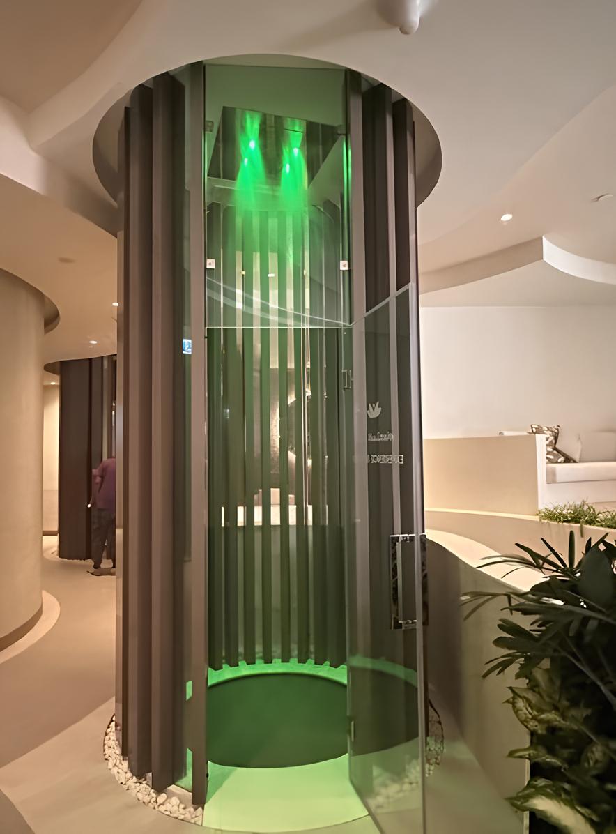 Fairmontdubaiexperienceshower.jpg