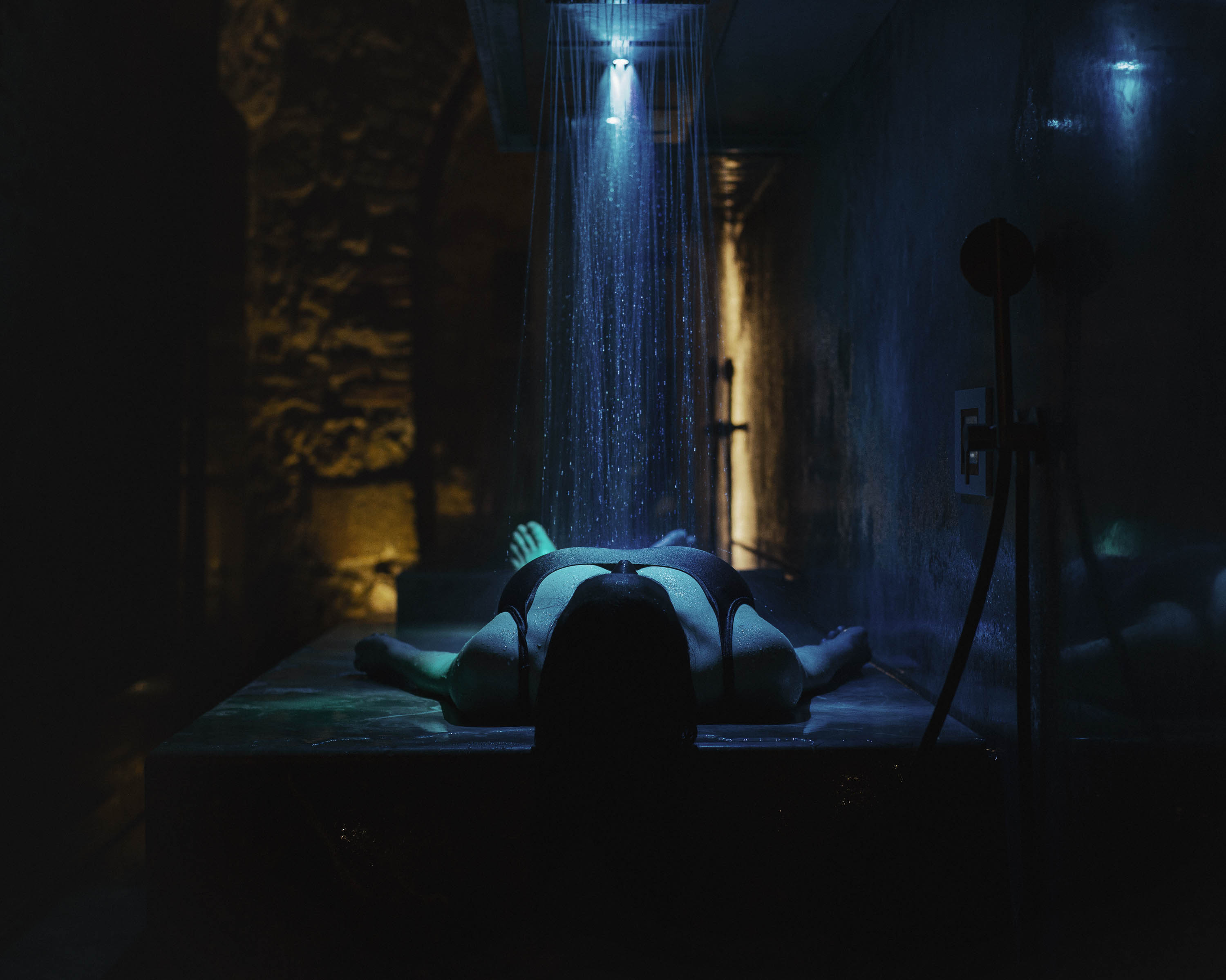 I 2 getti acqua dell doccia orizzontale dell'Hotel Pod Różą