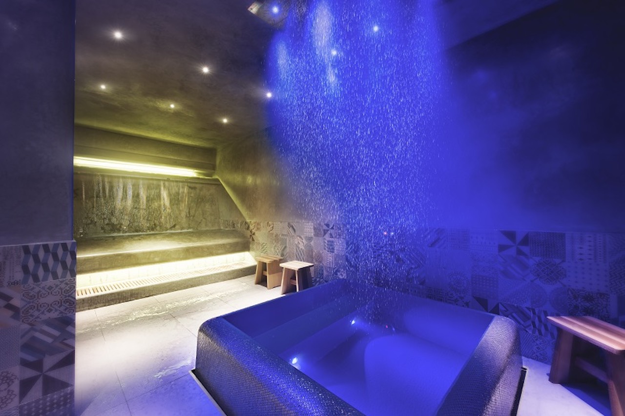 The use of water in all its forms within spas.