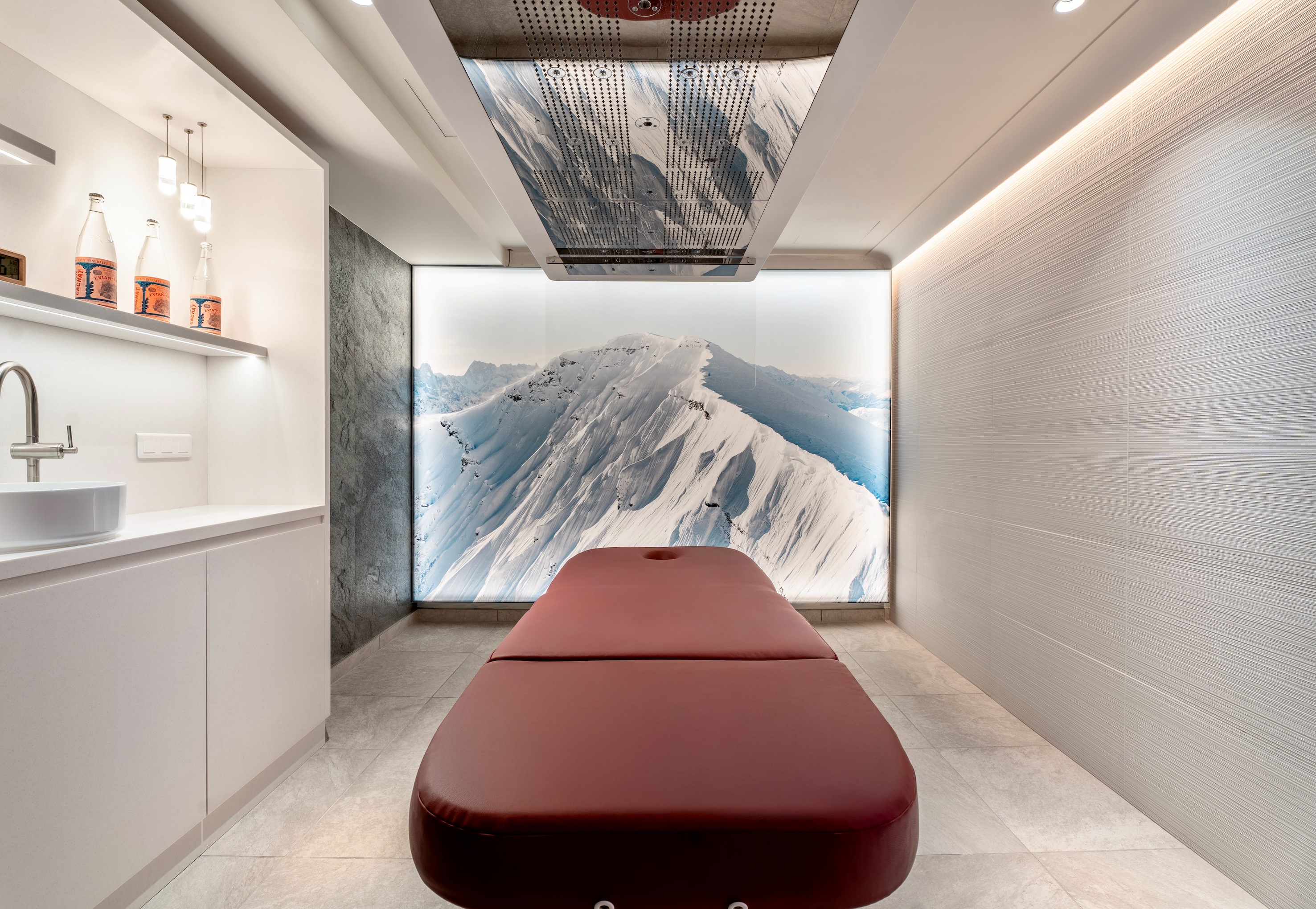 Aquamotus in the massage rooms of the evian®SPA.